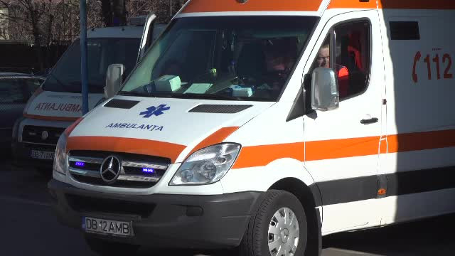 O fată de 17 ani din Dâmbovița a murit fulgerător în cabina de duș, când se pregătea să meargă la școală