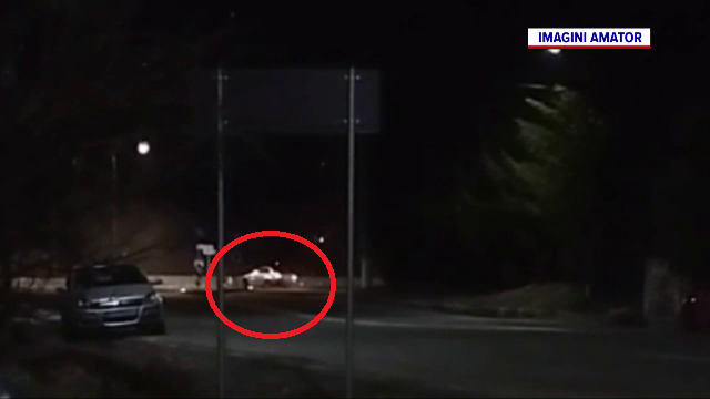 La un pas de tragedie. Tânăr din Prahova, filmat în timp ce făcea drifturi într-un sens giratoriu