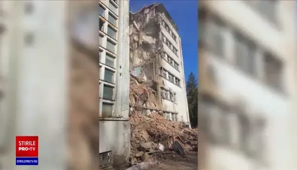 O parte a Sanatoriului Marila din Caraș-Severin s-a prăbușit. Zeci de pacienți erau în clădirea de 90 de ani | GALERIE FOTO