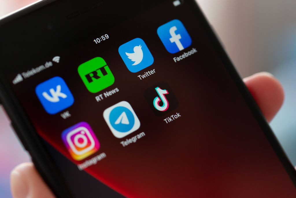 Regatul Unit introduce legea siguranței online. Amenzi uriașe pentru giganții tehnologici care nu respectă noile reguli