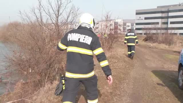 Căutări contra cronometru în Cluj. O femeie căzută în râul Someș este de negăsit