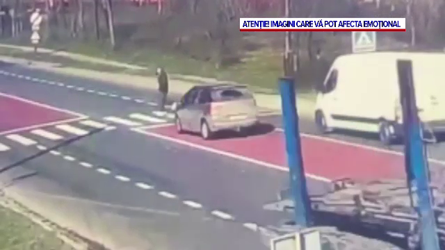 Bărbat rănit grav la cap după ce a fost spulberat de o mașină pe trecerea de pietoni. Doi jandarmi i-au acordat primul ajutor