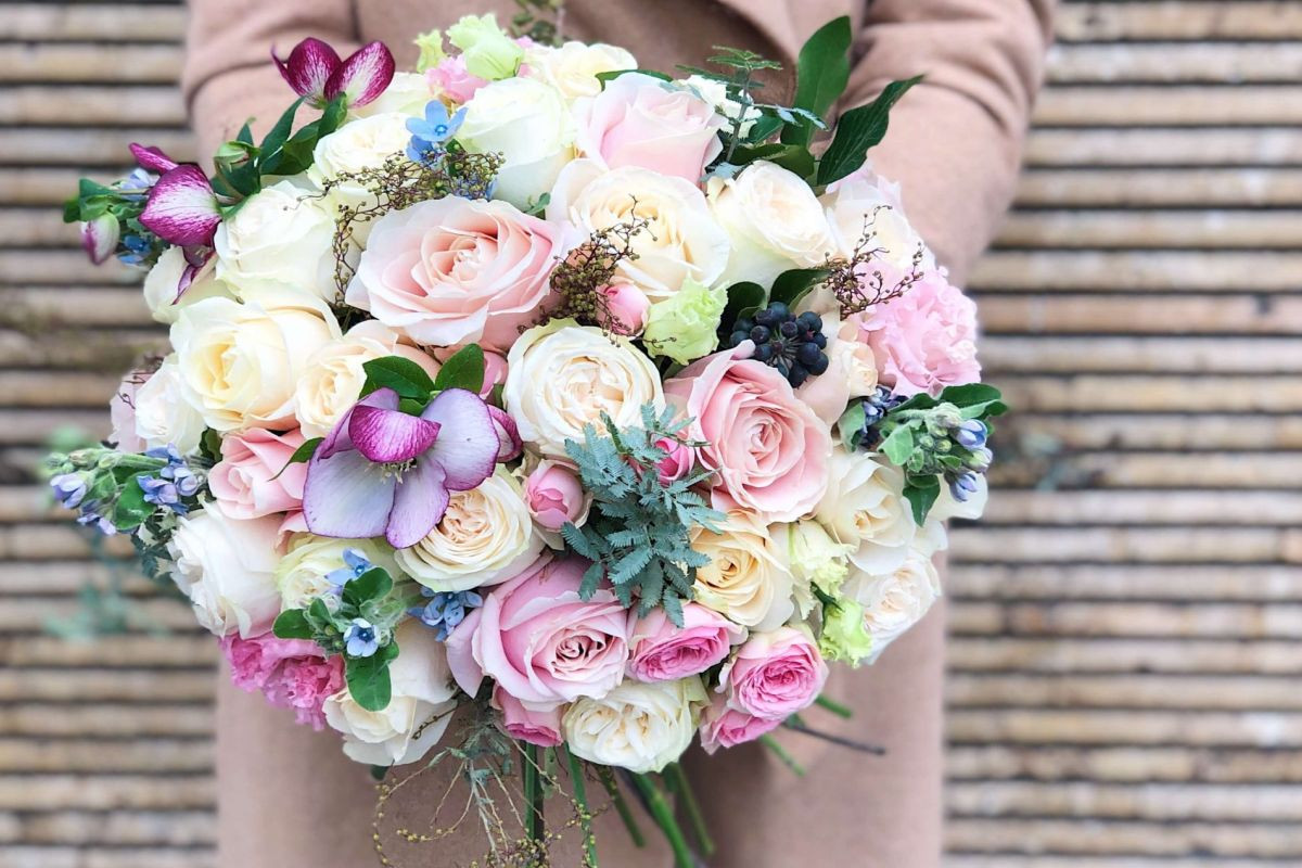 (P) Apelează la o florărie online din București și spune "iartă-mă" sau "te iubesc" cu un singur click!