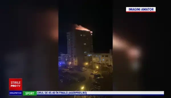 Incendiu de proporții la un bloc din Constanța. 40 de persoane, evacuate de pompieri, iar multe altele s-au autoevacuat