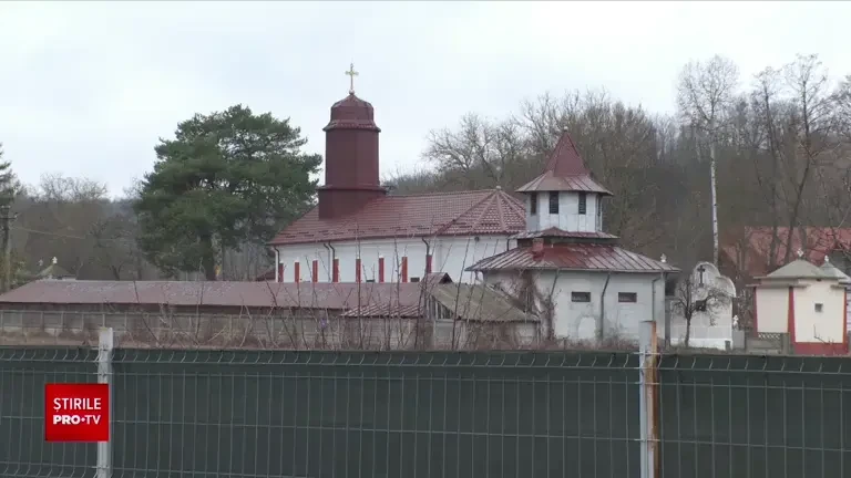 Femeia din Băbana care l-a șantajat preotul din sat cu poze compromițătoare, pusă sub control judiciar