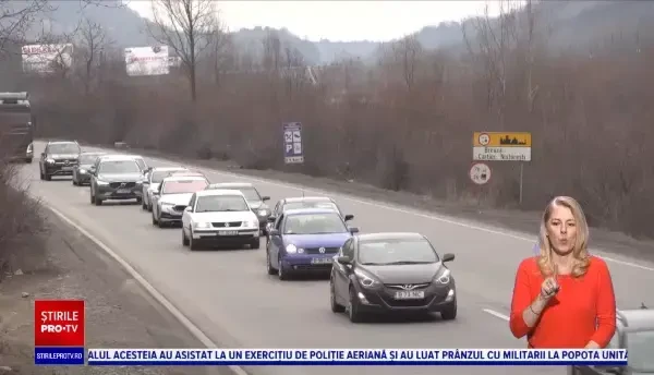Sfârșit de săptămână aglomerat pe Valea Prahovei. Turiștii stau în trafic pe DN1