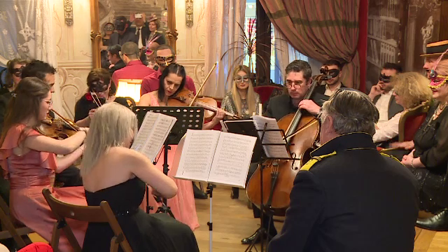 Petrecere în stil vechi la muzeul bucureștean „Micul Paris”. Oaspeții s-au bucurat de atmosfera vremurilor cu un bal mascat
