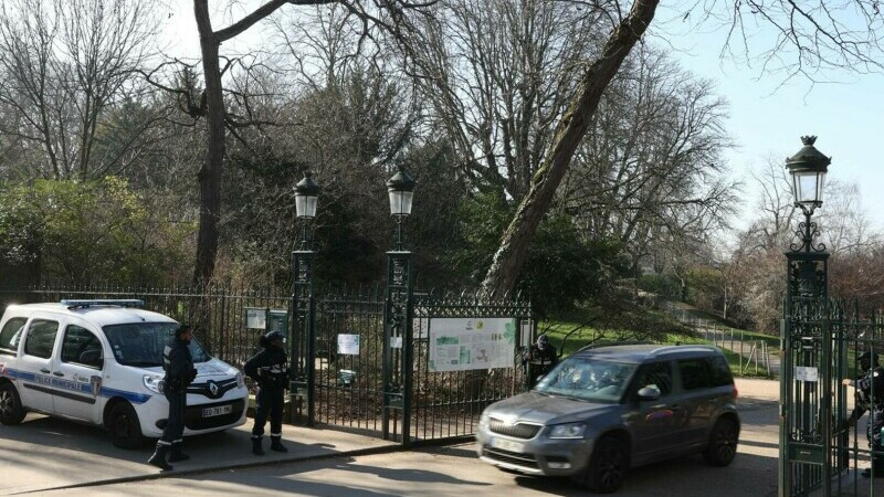 Un bărbat a recunoscut că și-a ucis cu brutalitate soția, apoi i-a aruncat părți din corp într-un parc din Paris