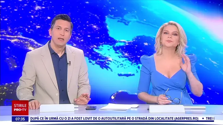 Momentul în care un acoperiș de beton se prăbușește sub greutatea zăpezii, chiar când trecea o mașină