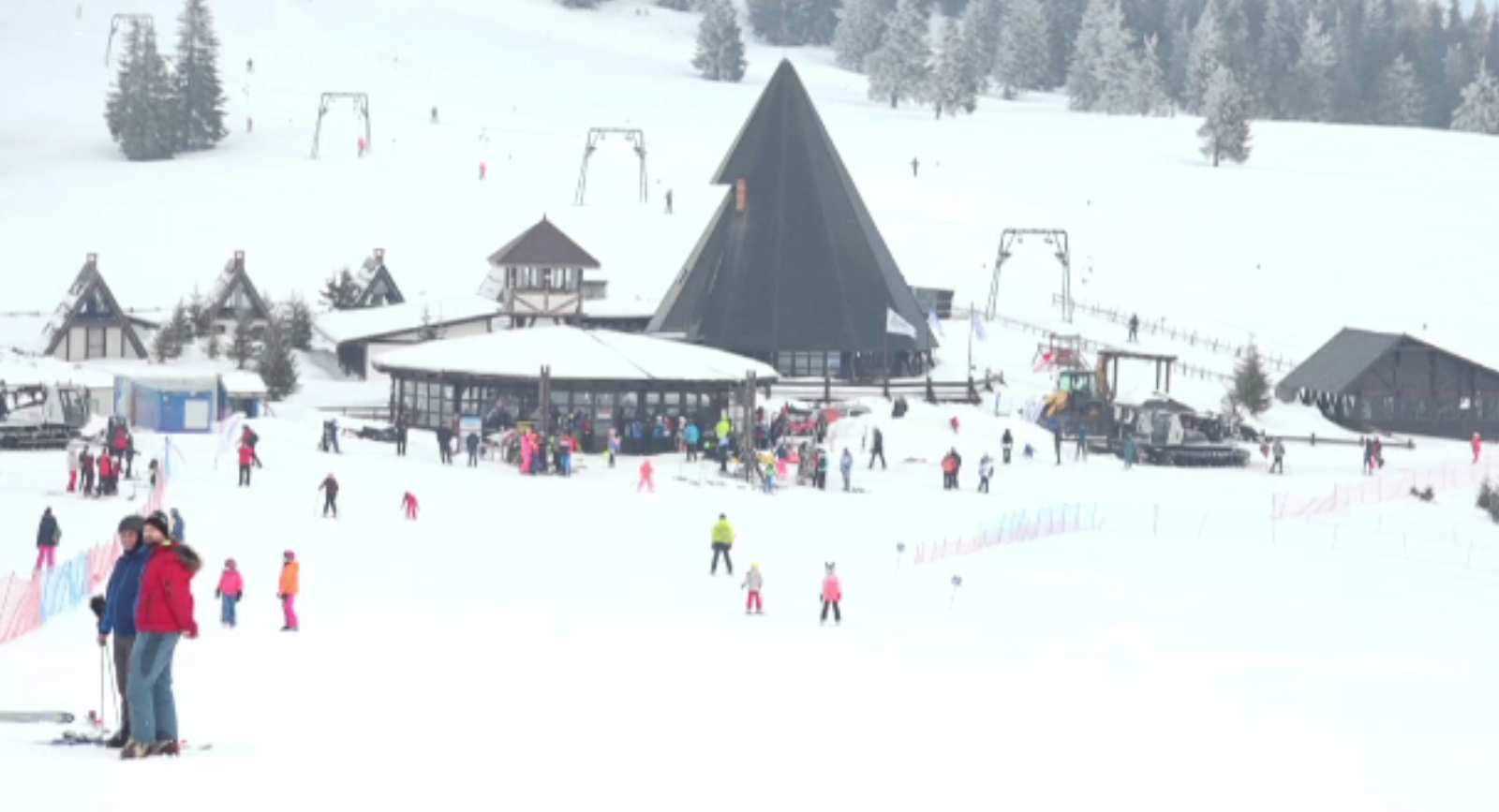 Domeniul schiabil Șureanu, alternativa inspirată pentru Valea Prahovei. Turist: „E foarte mult spațiu și nu e aglomerat”