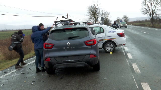 Accident grav în Bistrița-Năsăud: Patru persoane rănite după ce o mașină a intrat din plin într-o autospecială de poliție