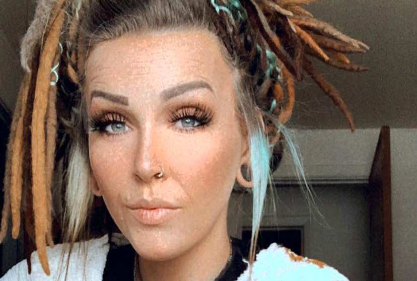 Mama care fumează zilnic canabis: „Iarba mă face un părinte mai bun”. Ce i-a spus copilului de patru ani despre asta