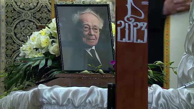 Mihai Şora va fi înmormântat cu onoruri militare în cimitirul Bellu din Capitală. Sute de oameni i-au adus un ultim omagiu