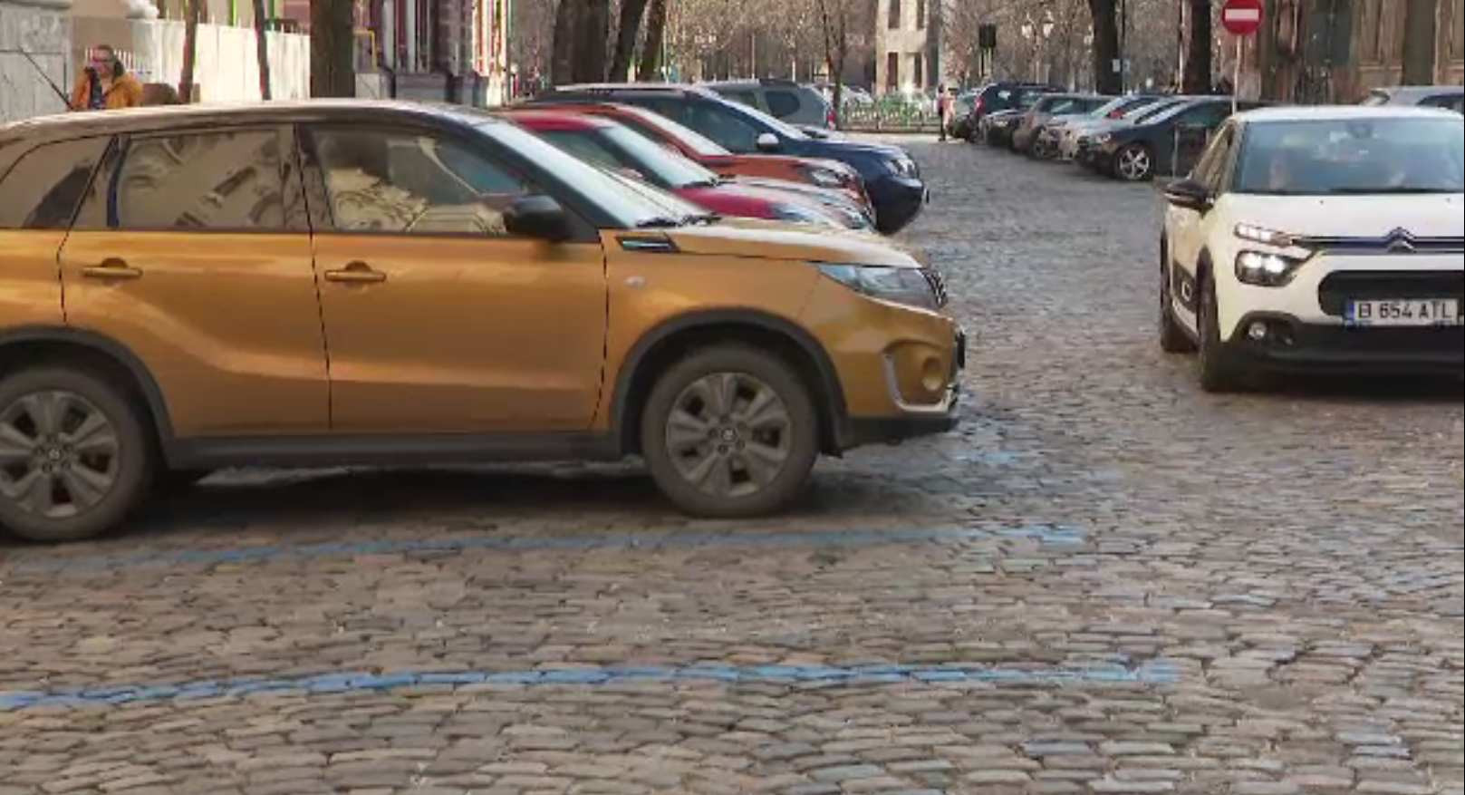 Intră în vigoare taxa unică de cinci lei pe oră la parcarea în București. Ce fac autoritățile pentru mai multe locuri