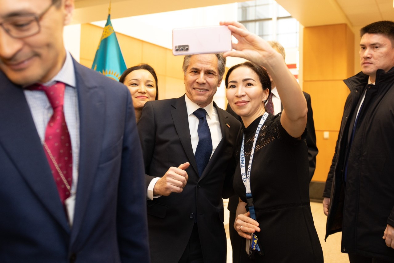 SUA ”curtează” cele cinci țări ex-sovietice din Asia Centrală, aliatele istorice ale Rusiei. Cum a fost primit Antony Blinken