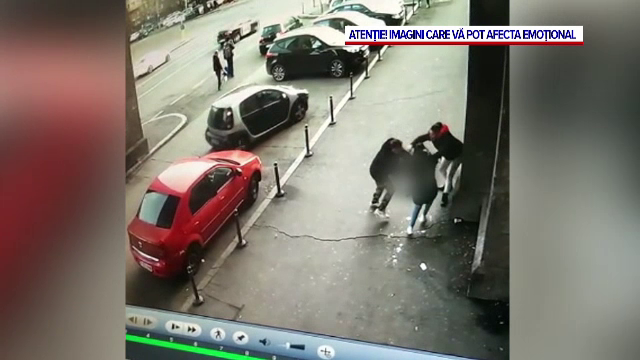 Imagini șocante surprinse în Capitală. O femeie a fost atacată pe stradă cu un cuțit, în zona Gării de Nord