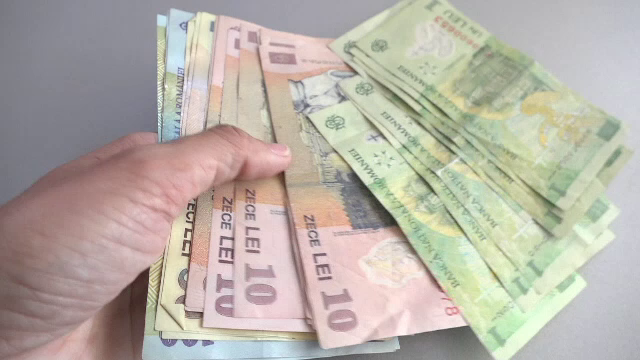 Sporurile bugetarilor vor fi plafonate la 20%. Salarii modificate pentru angajații din primării și din consiliile județene