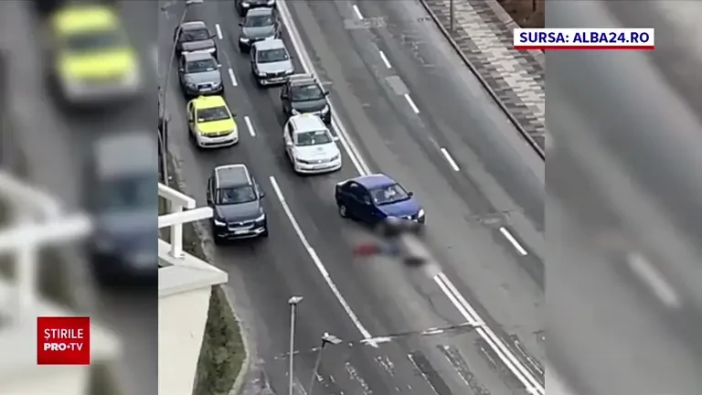 Scene incredibile. Bărbat căzut în plină stradă în Alba Iulia, ocolit de mașini. Șoferii nu au oprit să-l ajute