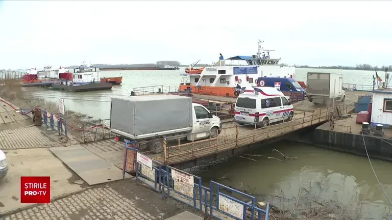 Gestul făcut de un șofer grăbit care voia să treacă Dunărea, când a văzut că bacul era plin și nu mai avea loc