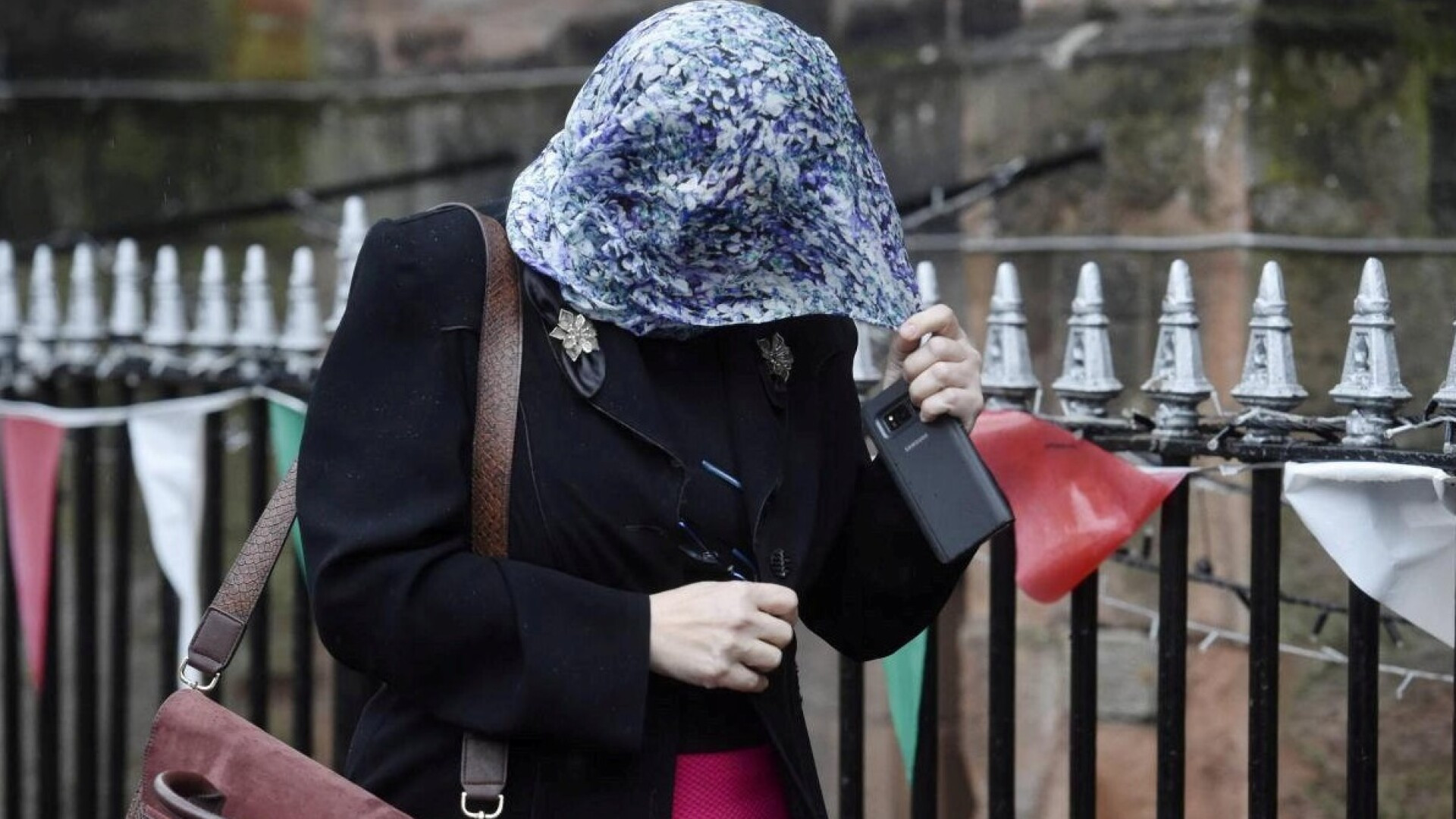 O femeie a câștigat peste un milion de lire sterline, după ce a păcălit autoritățile britanice că este psihiatru