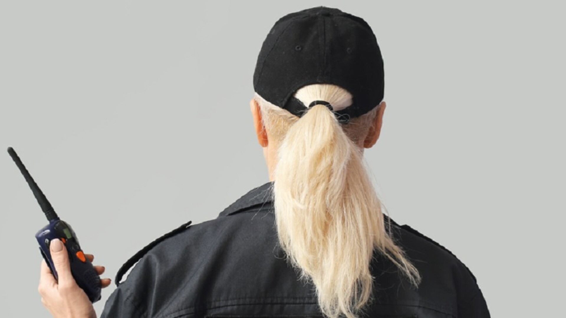 Regina închisorii. Câți bani a primit o femeie gardian de la un deținut în schimbul lenjeriei intime și a unor poze explicite