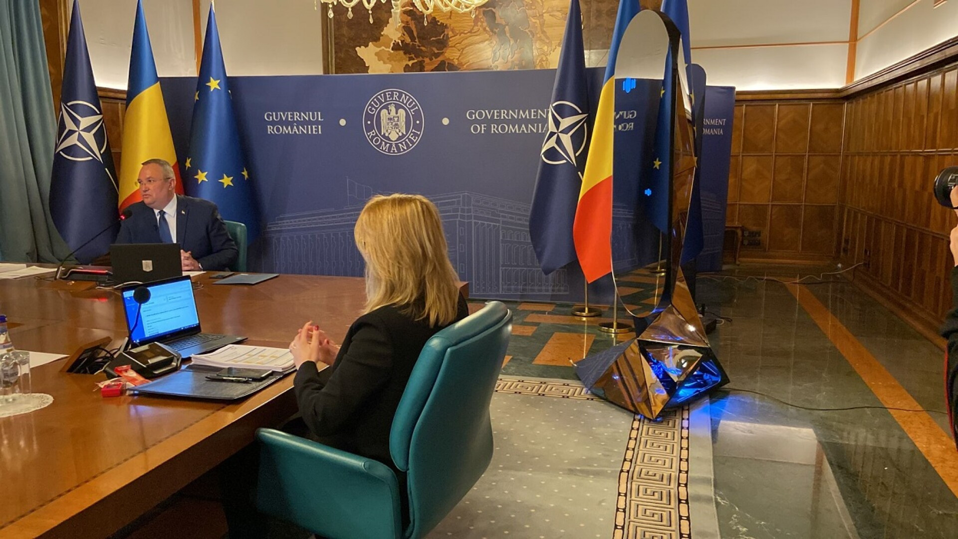 Ciucă are un nou consilier. ION este un robot cu AI care va scana postările și va număra "like-urile" în interes public