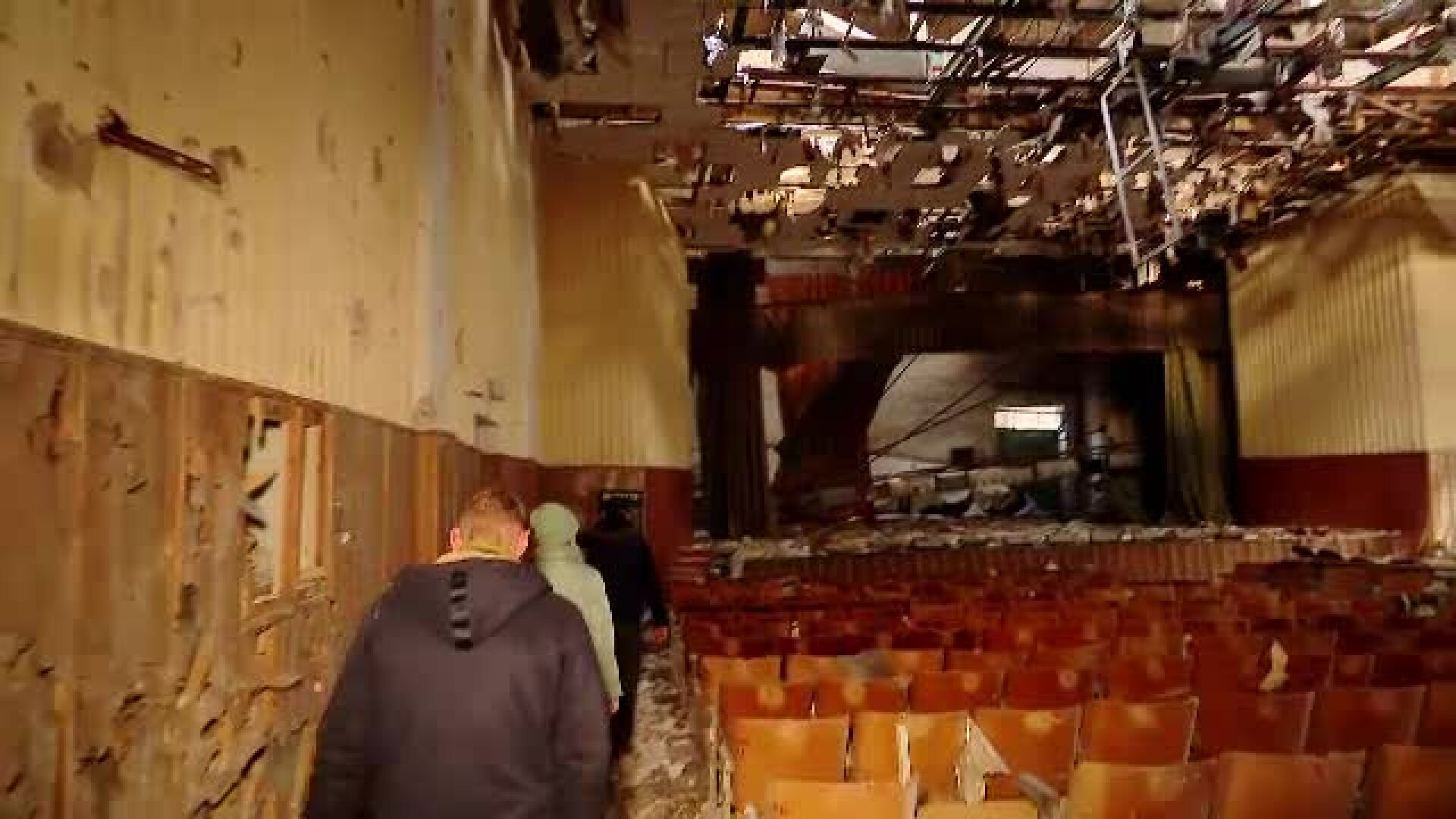 Cum arată un sat din prima linie a frontului din Ucraina, lipsit de electricitate de la începutul războiului