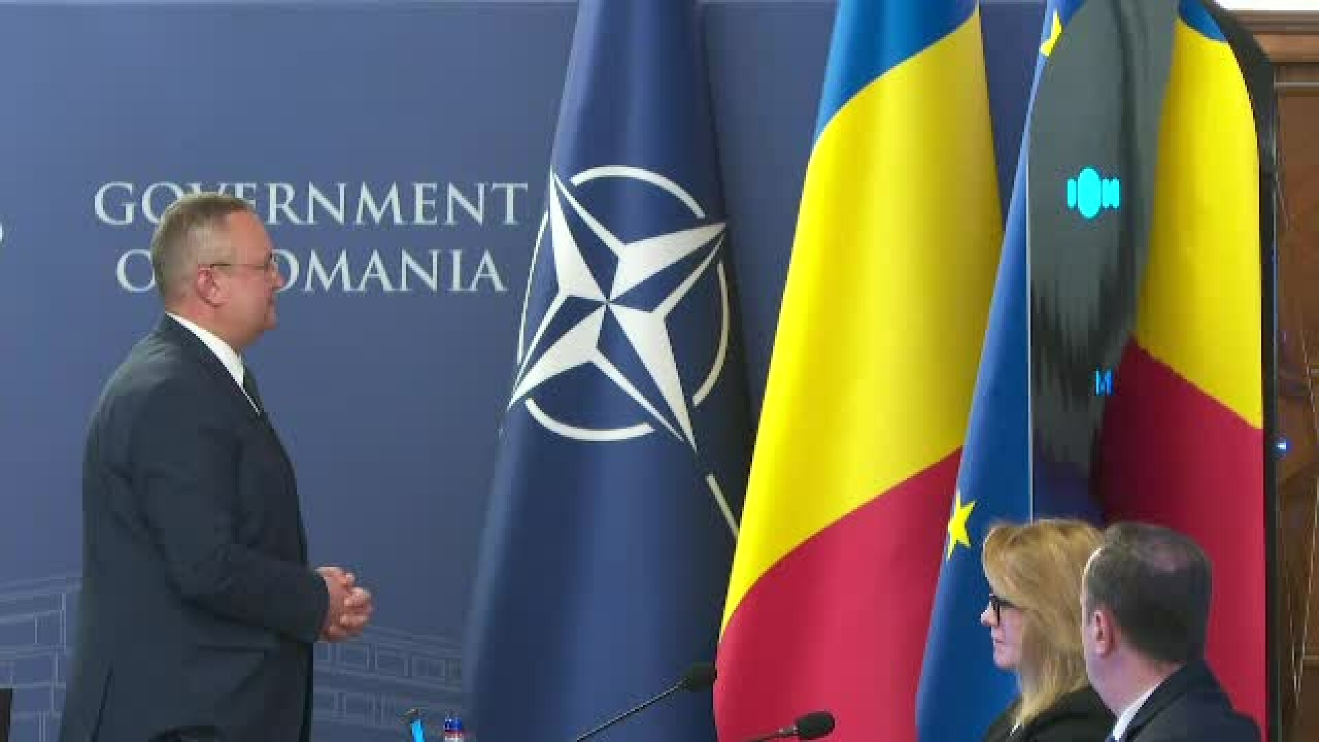 Discuția lui Nicolae Ciucă cu robotul ION. Ce l-a întrebat premierul și cum a fost ales numele „ION”