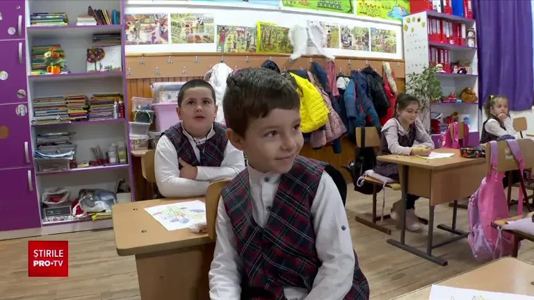 Mărțișorul, prilej de bucurie pentru elevele care au primit cadouri de la colegi. Cum arată 1 Martie pentru elevi