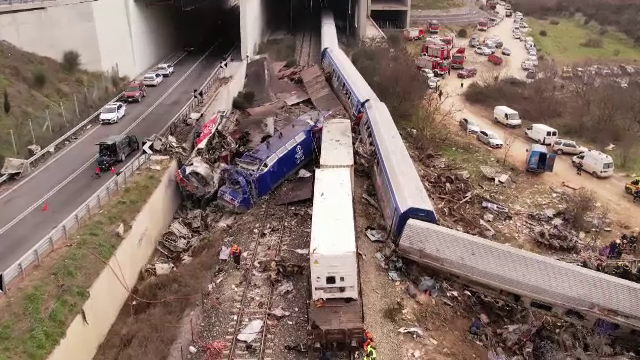 Dezastrul feroviar din Grecia: Patru dintre vagoane au ars complet. Pasagerii sunt identificați prin teste ADN