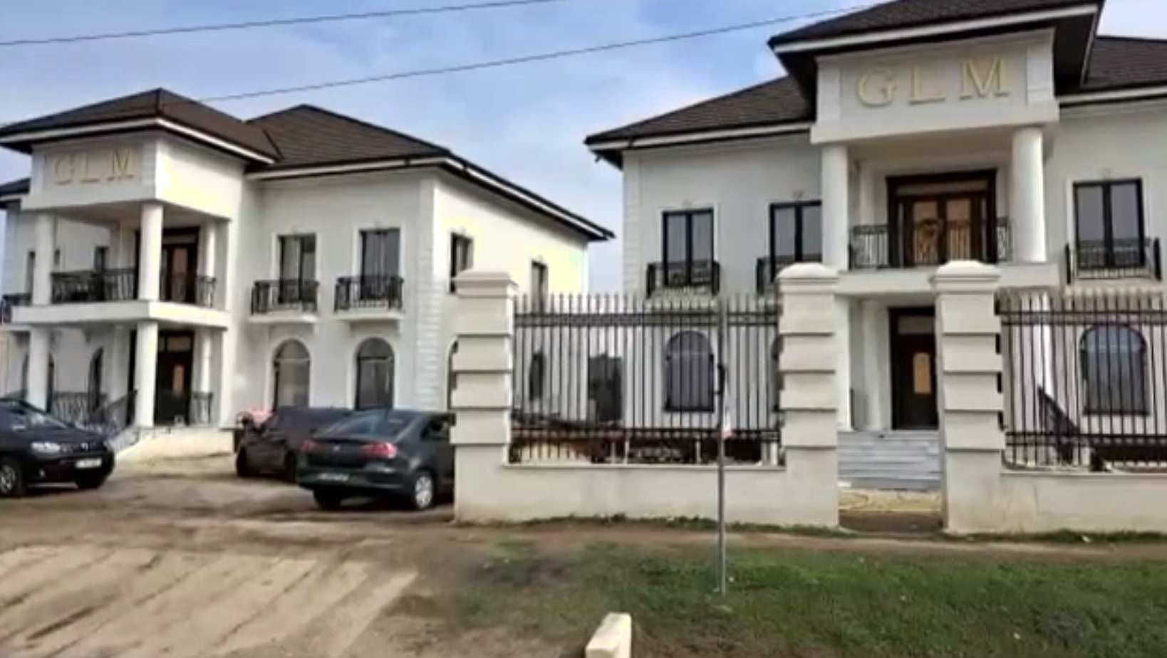 Imperiul ridicat de liderii clanului Chira la marginea Capitalei cu banii obținuți din proxenetism, în Europa