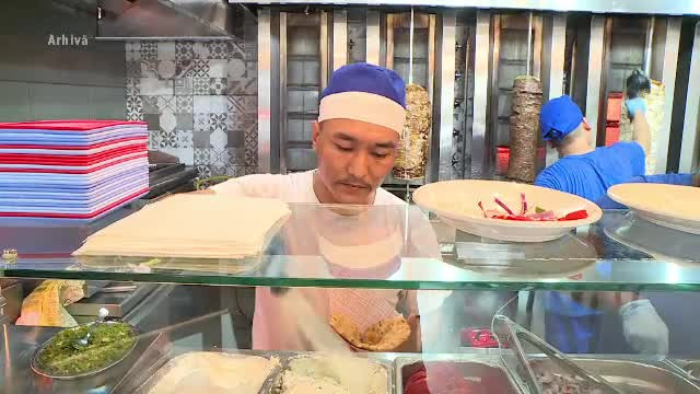 Pățania unui angajator din România care a adus muncitori din Asia. „M-a sunat că moare de foame pe stradă”