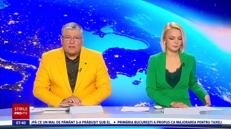 Imagini spectaculoase cu erupția vulcanului Ebeko, din Insulele Kurile. A fost stabilit un cod portocaliu de pericol