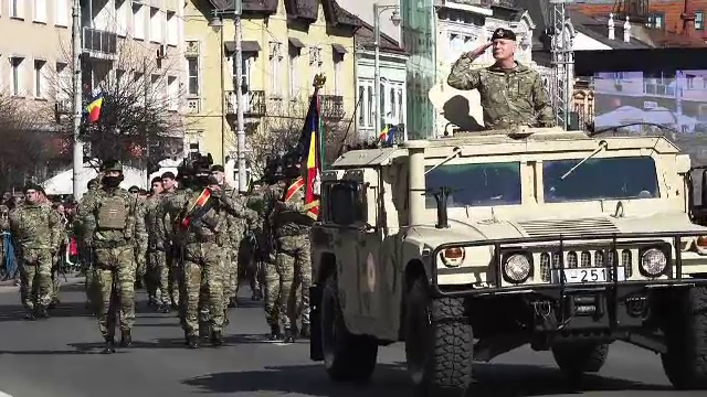 Defilare a trupelor NATO în Târgu Mureș. ”Îmi venea să plâng, pentru că știu că luptă pentru țara noastră”