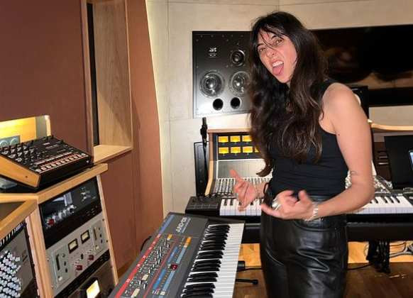 Dj-ița mincinoasă. O artistă celebră cere despăgubiri de peste 100.000 de euro pentru un accident, dar Instagram o contrazice