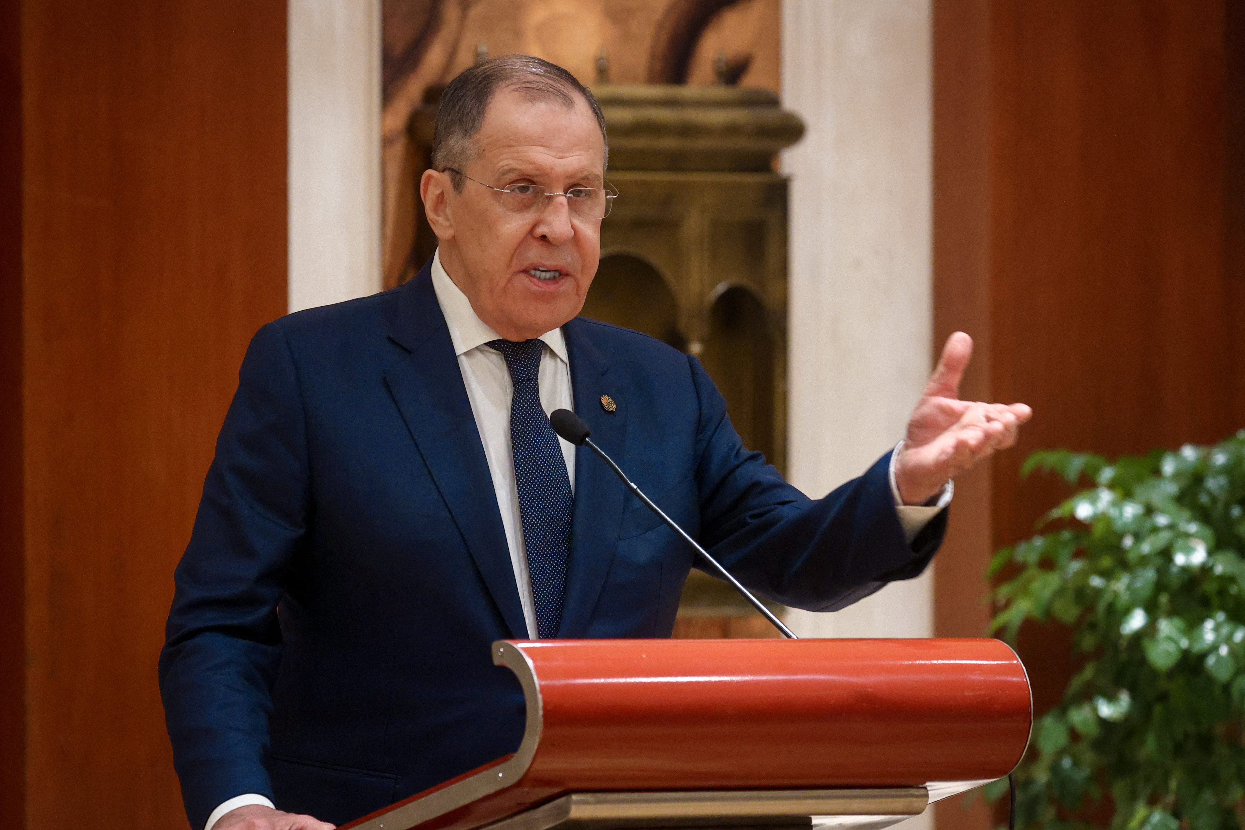 Lavrov salută atacul violent al lui Trump împotriva lui Zelenski: „Primul lider occidental care spune adevărul”