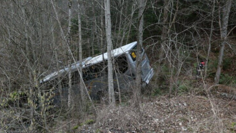 Un autocar plin cu copii a căzut într-o râpă, în Franţa. Peste 20 de persoane au fost rănite | FOTO & VIDEO