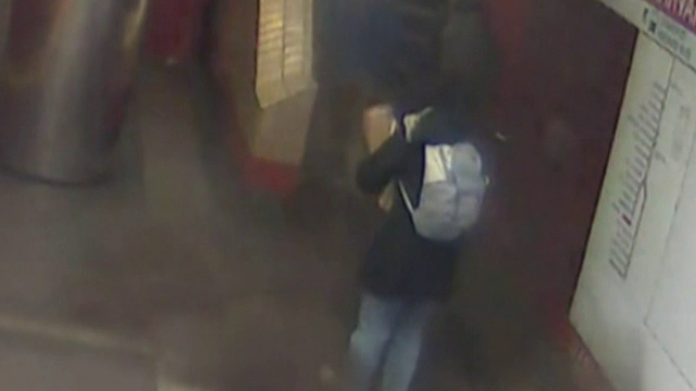 O tânără a scăpat cu viață ca prin minune după ce o bucată din tavanul de la metrou s-a prăbușit în fața ei