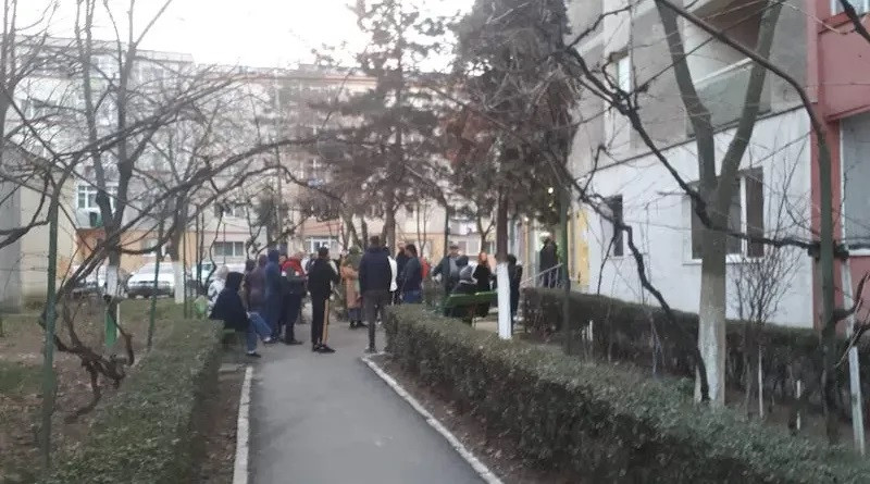 Ce a găsit un bărbat în balconul apartamentului său din Pitești. Tot blocul a fost evacuat