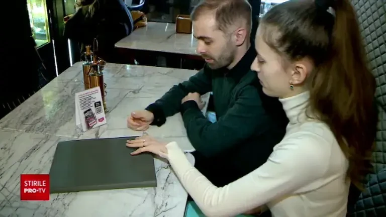 Mâncarea preferată de românii care comandă online. Cererile au crescut și cu 300%