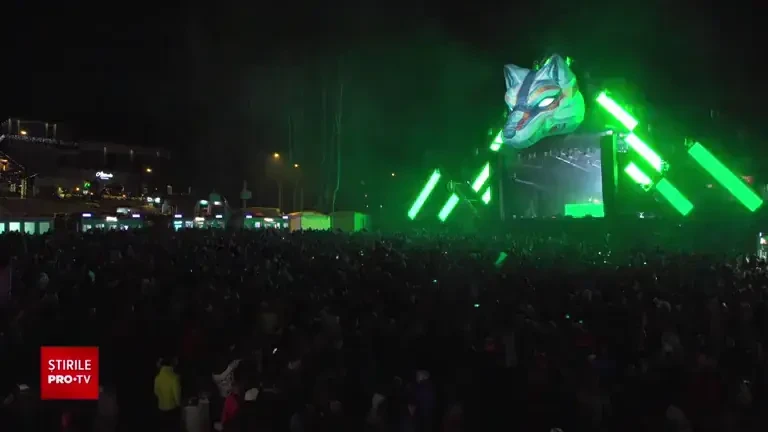 Fanii festivalului Massif se pregătesc de ultima zi de festival. Pe scenă sunt așteptați să facă atmosfera Ian și Morten