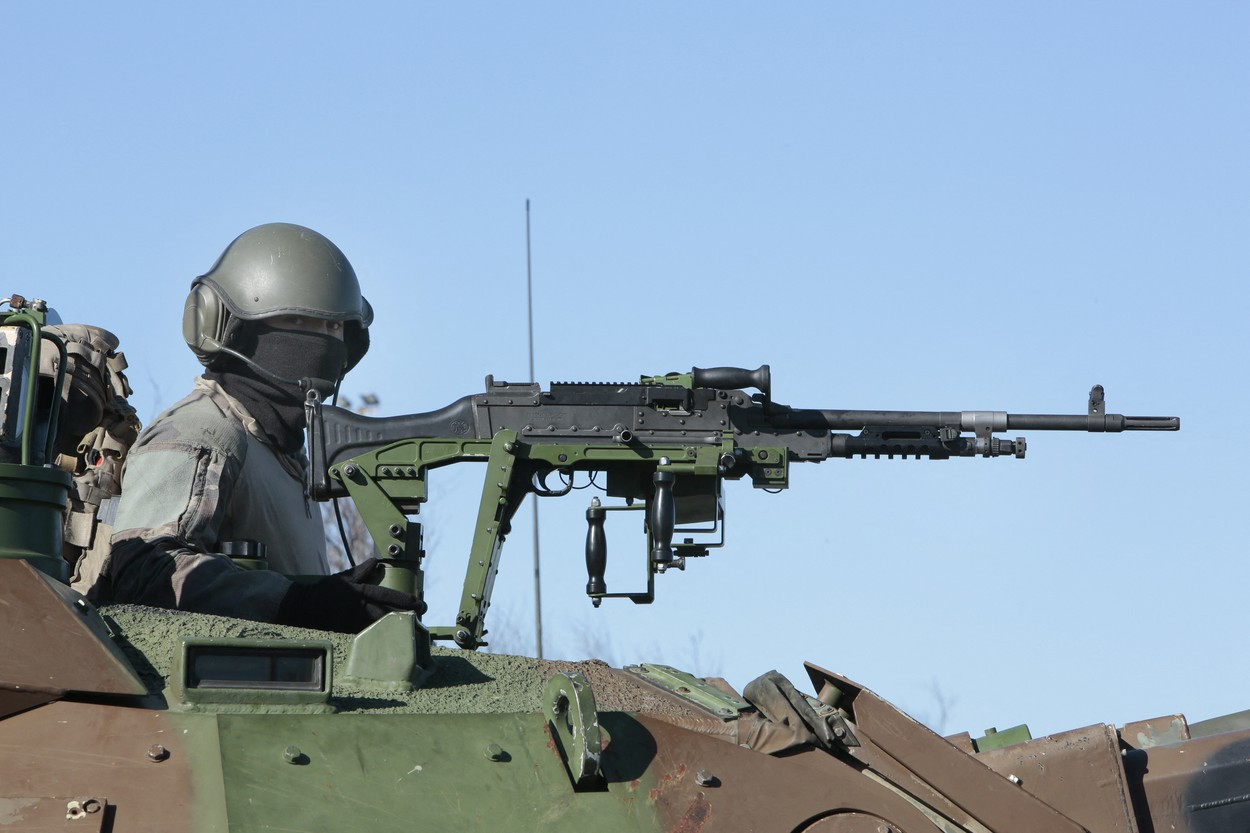 Un soldat din Franța s-a sinucis în timpul unui antremanet de tragere. Militarul avea doar 21 de ani