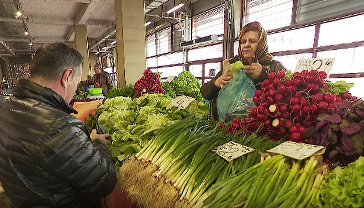Legumele din Piața Obor, vedete în presa din Marea Britanie. Englezii tânjesc după ele, noi nu avem bani să le cumpărăm