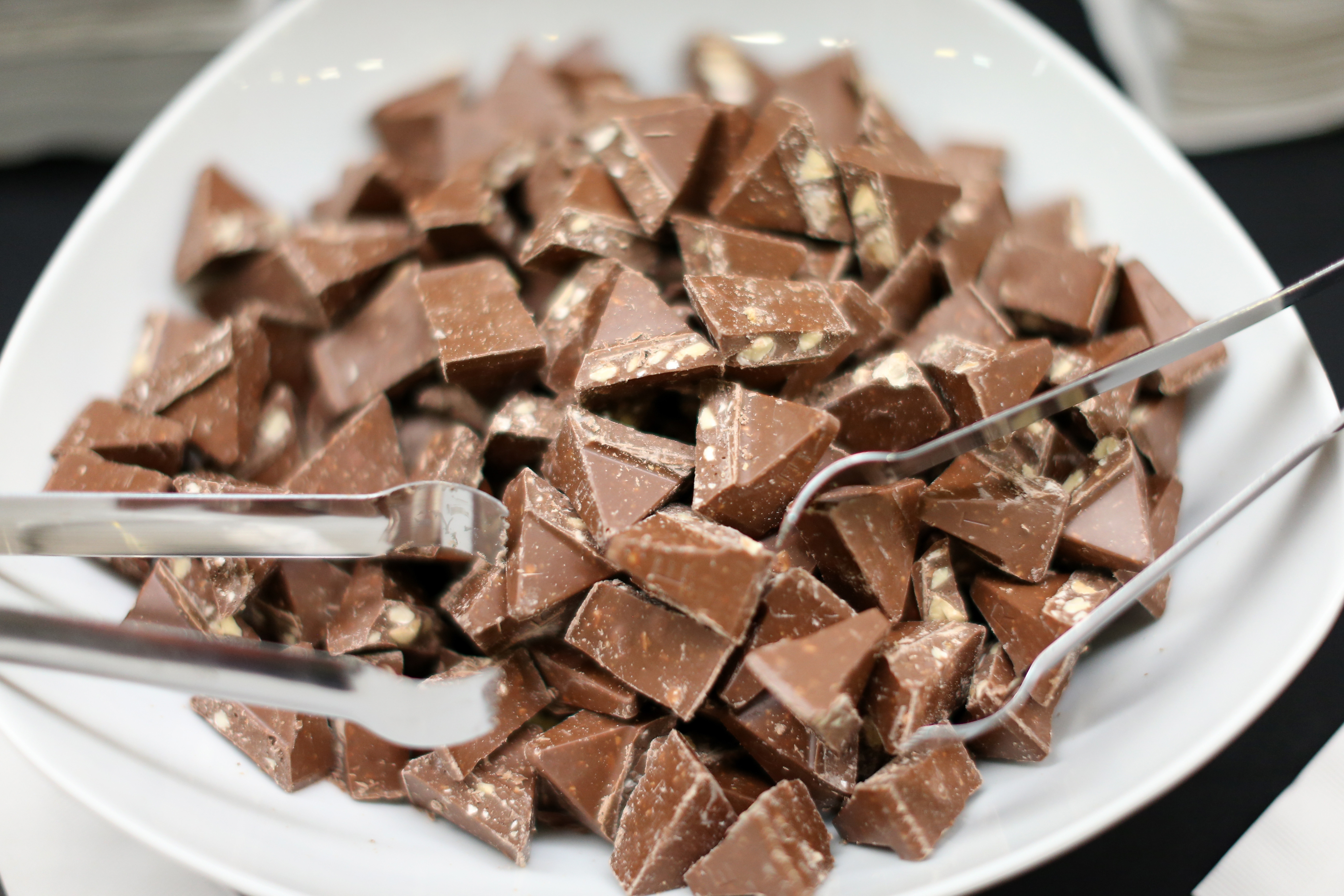 Schimbare majoră pentru o renumită ciocolată. Ce se va întâmpla după ce o parte din producție va fi mutată din Elveția