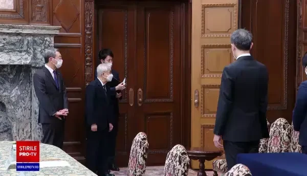 Președintele Klaus Iohannis, singurul care nu a purtat mască la întâlnirea cu oficialii Japoniei, în Tokyo