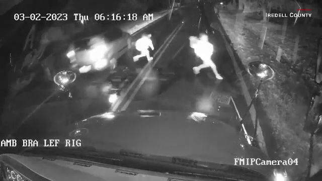 Două eleve din SUA, la un pas de a fi spulberate de un șofer vitezoman, care avea permisul suspendat