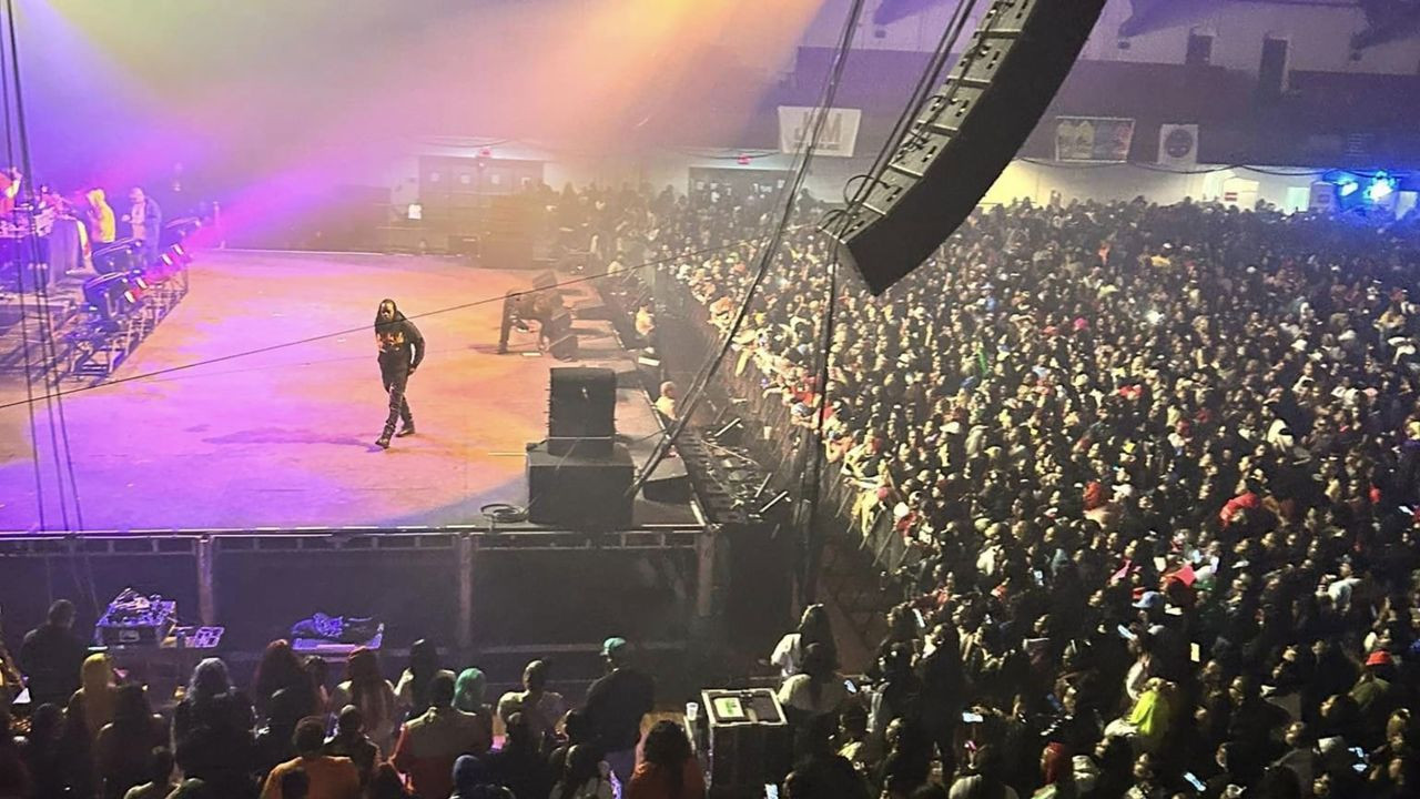 Două persoane au murit și opt au fost rănite după ce mai mulți tineri s-au călcat în picioare la un concert din New York