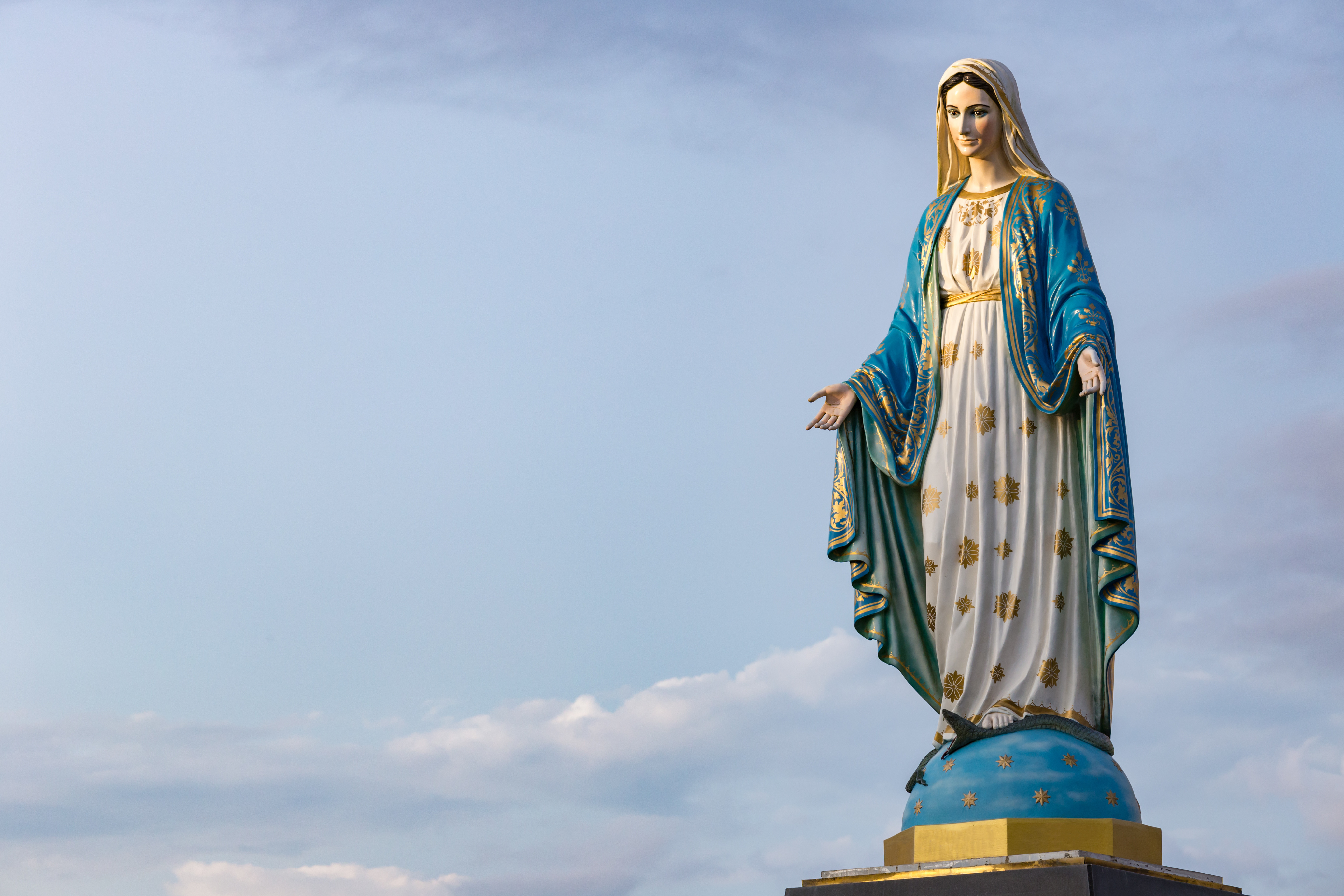 Statuia Fecioarei Maria, surprinsă „vărsând lacrimi” înainte de decesul Papei