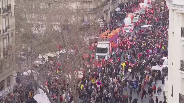 MAE, atenţionare de călătorie pentru Franţa. Grevă generală, joi, cu perturbări majore în transporturi și servicii publice