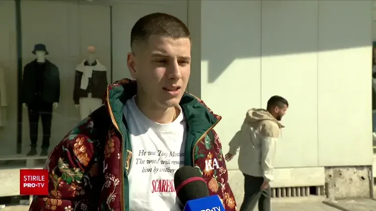 Ce cumpără femeile de pe internet. Produsele la reduceri se află printre favoritele împătimitelor de shopping online